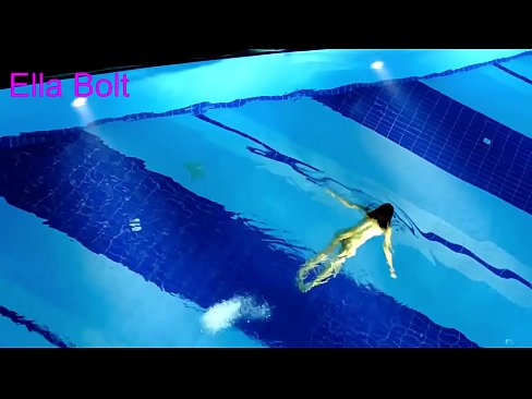❤️ Ich kann nicht aufhören zuzusehen, junge Blondine beim Nacktschwimmen im Pool des ELLA BOLT Resorts erwischt Anal porn bei uns de.safehaus.top ﹏